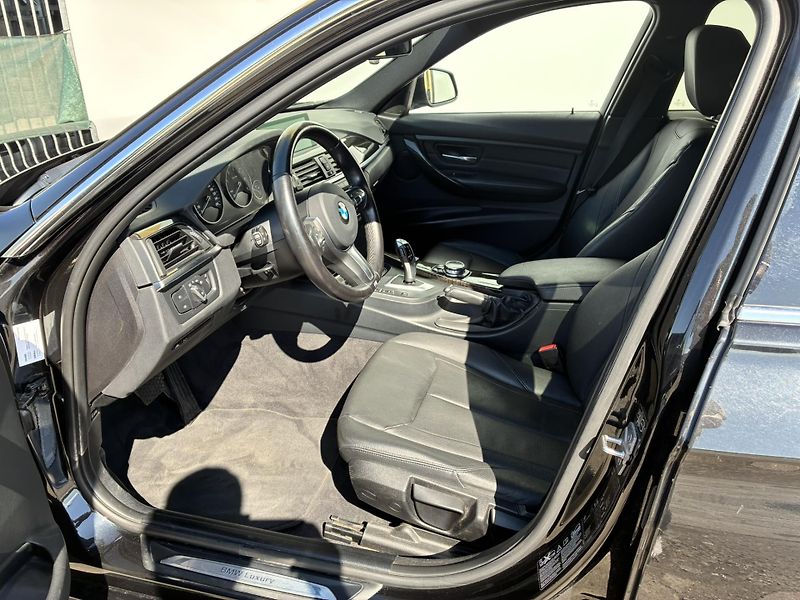 BMW Řada 3 320d 135kW xDrive - fotka 10 z 26