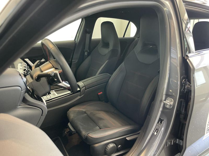 Mercedes-Benz Třídy A 200d AMG - fotka 14 z 28