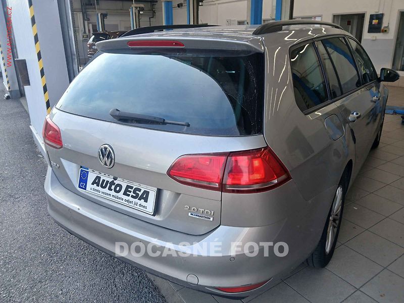 Volkswagen Golf (2014) 2.0 TDi, 1.maj, servis.kniha - fotka 2 z 3