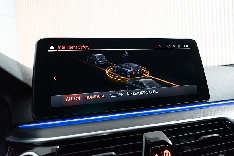 BMW Řada 5 520d xD ///M*ZÁRUKA*TAŽNÉ*ČR* - fotka 31 z 42