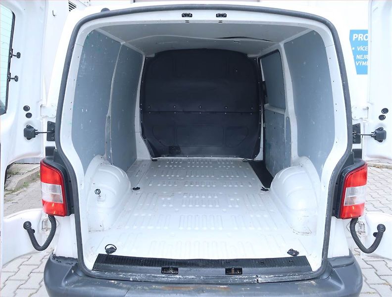 Volkswagen Transporter (2012) 2.0 TDI, 1Maj - fotka 12 z 14
