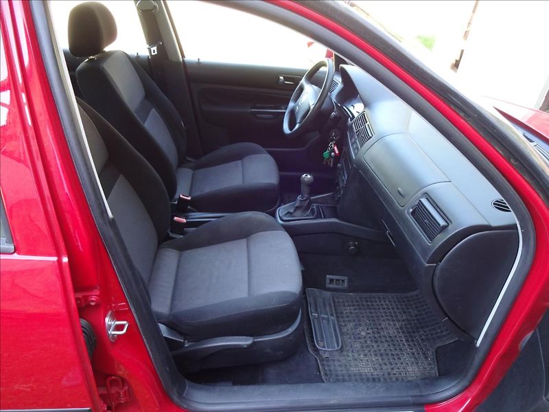 Volkswagen Golf IV 1,6i 77kW - fotka 34 z 44