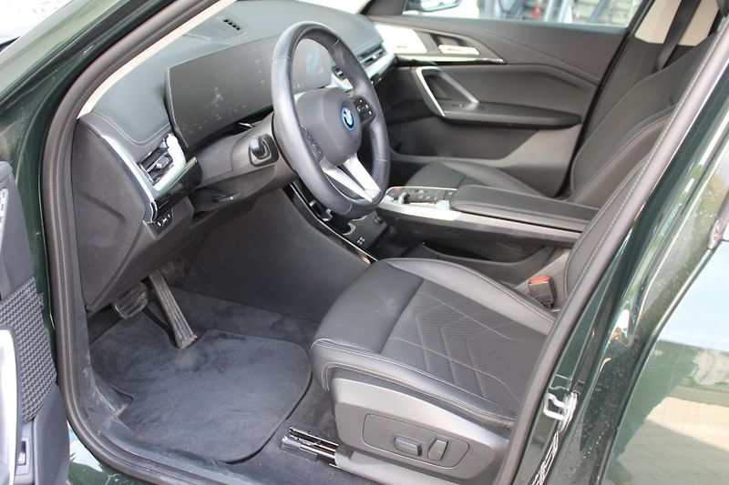 BMW iX1 eDrive20 - fotka 4 z 24