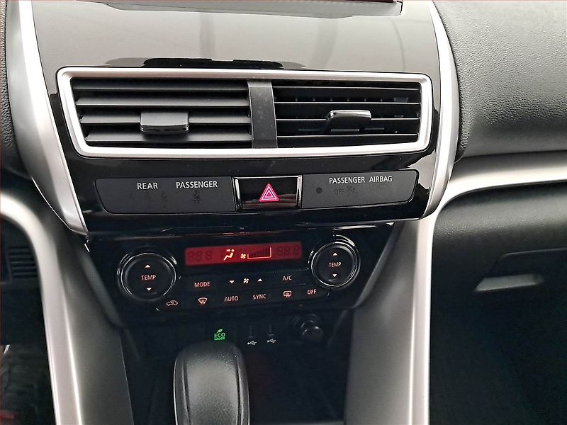 Mitsubishi Eclipse Cross (2020) 1.5 T-MIVEC - fotka 13 z 19