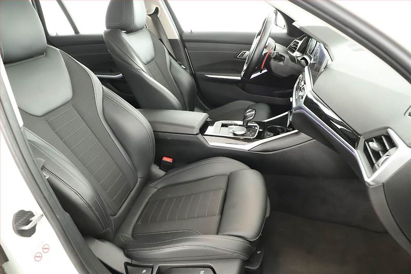BMW Řada 3 (2020) 320 i - fotka 17 z 19