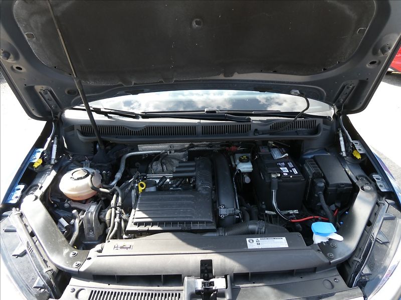 Volkswagen Touran 1,4 TSi 110kW DSG,LED,serviska - fotka 43 z 49