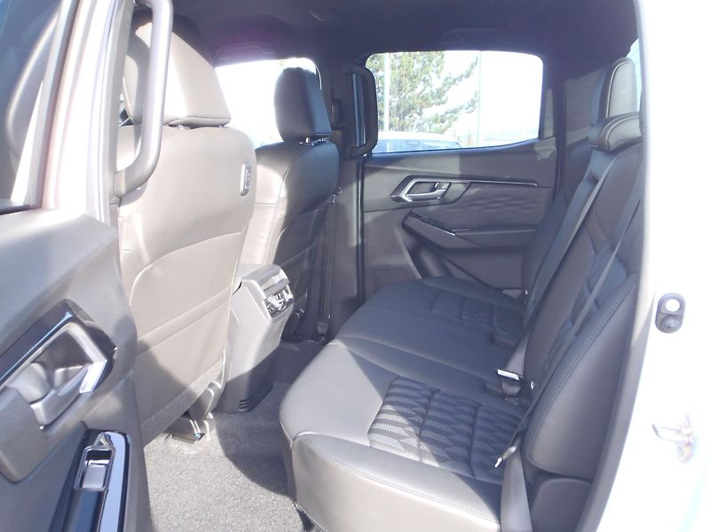 Isuzu D-Max Double Cab V-CROSS 4x4 - fotka 11 z 27