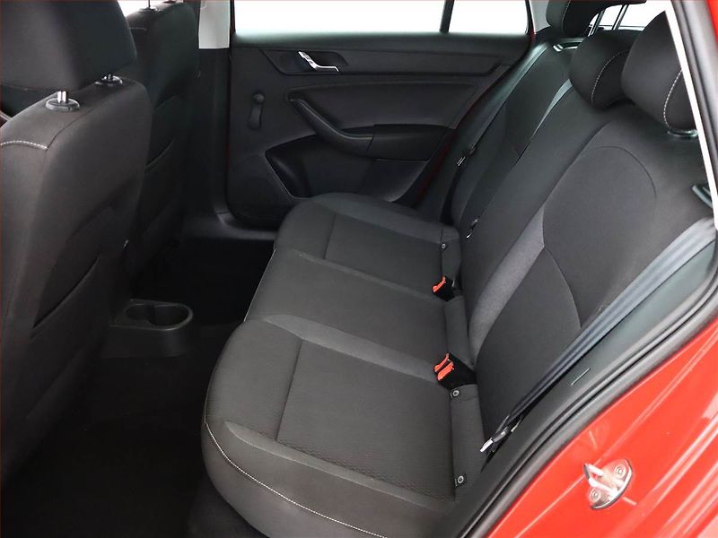 Škoda Rapid (2015) Spaceback 1.4 TDI, Serv.kniha - fotka 8 z 15