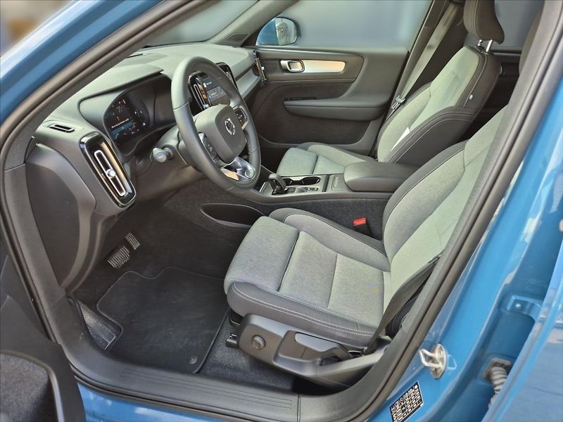 Volvo XC40 2,0 B3 Core - fotka 7 z 16