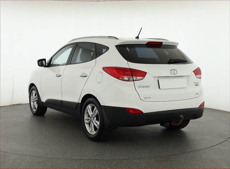 Hyundai ix35 (2012) 2.0 CRDi, 4X4, Tempomat - fotka 4 z 16
