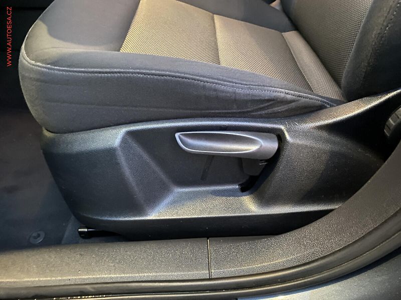 Audi Q3 (2013) 2.0 TDi, AC, výhřev sed. - fotka 14 z 16