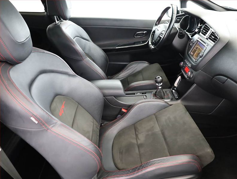 Kia Ceed (2014) 1.6 T-GDI GT, Kůže, Navi - fotka 7 z 21
