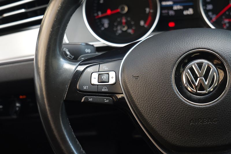 Volkswagen Passat 1.8 TSI 132kW DSG Matrix Kessy - fotka 18 z 35