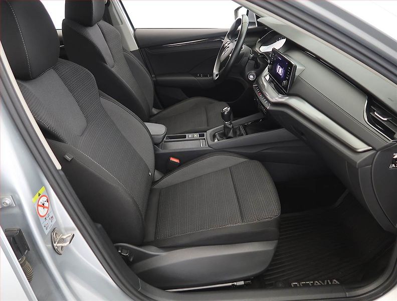 Škoda Octavia (2022) Style 1.0 TSI, Serv.kniha - fotka 9 z 24