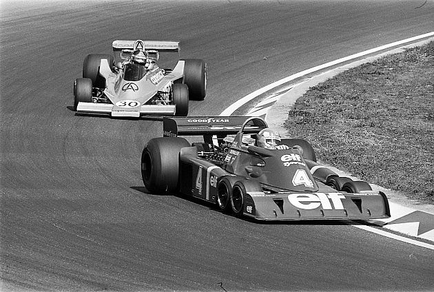 Největší úspěch v seriálu MS F1 si Patrick Depailler s šestikolkou Tyrrell P34., zdroj: Wikimedia Commons, Bert Verhoeff for Anefo, CC BY-SA 3.0 nl