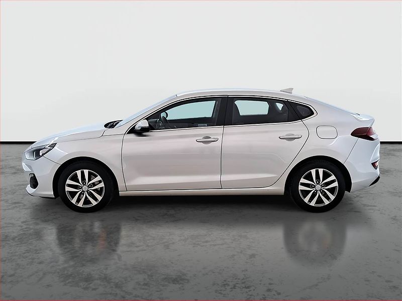 Hyundai i30 (2019) Trikolor 1.4 T-GDI, Serv.kniha - fotka 3 z 19