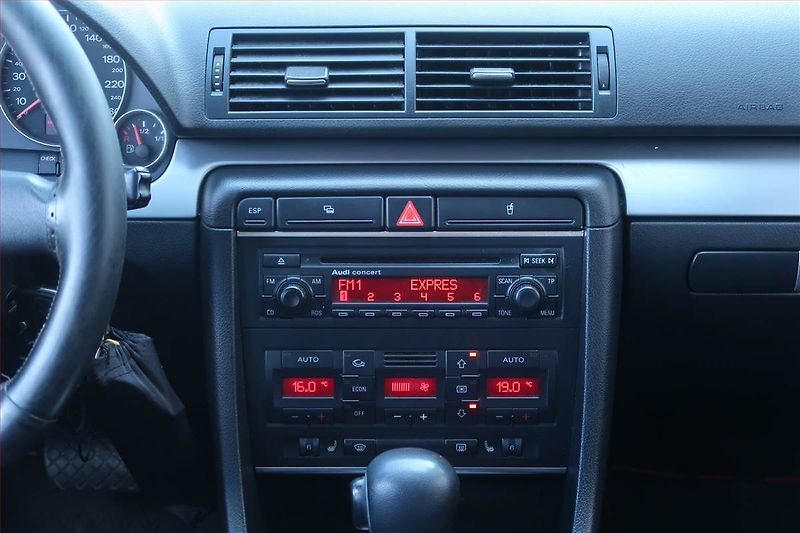Audi A4 (2006) 2.0 TDI, Automat, Tempomat - fotka 12 z 17