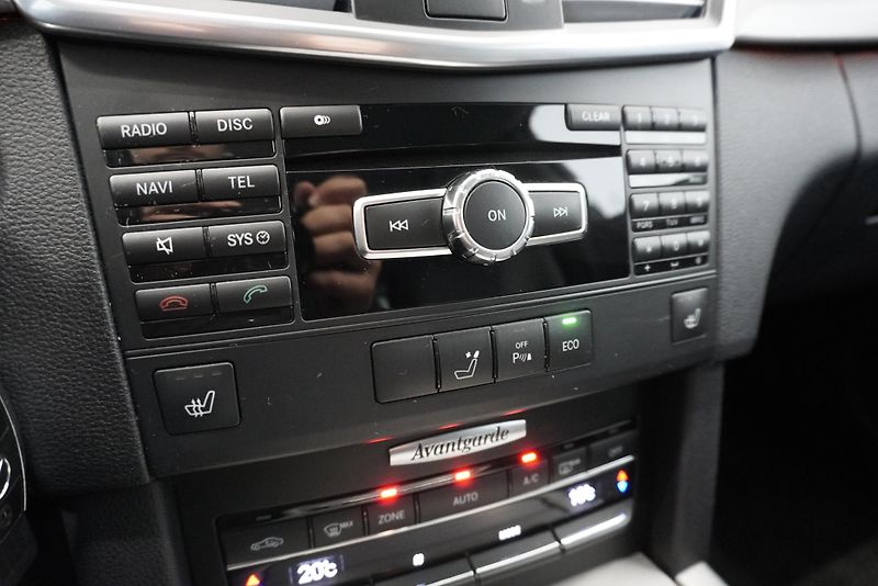 Mercedes-Benz Třídy E (2013) E200 CGI AUTOMAT - fotka 26 z 35