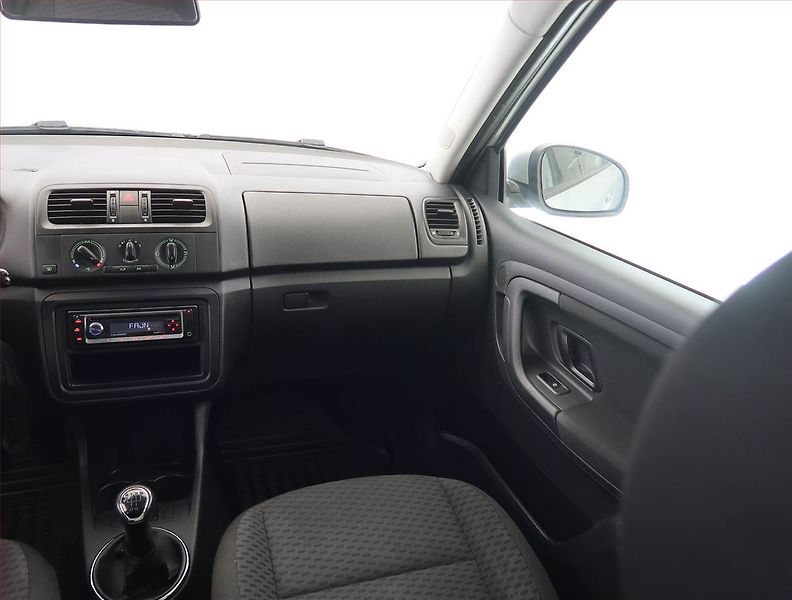 Škoda Fabia (2010) 1.2 TSI, Serv.kniha, nová STK - fotka 8 z 15