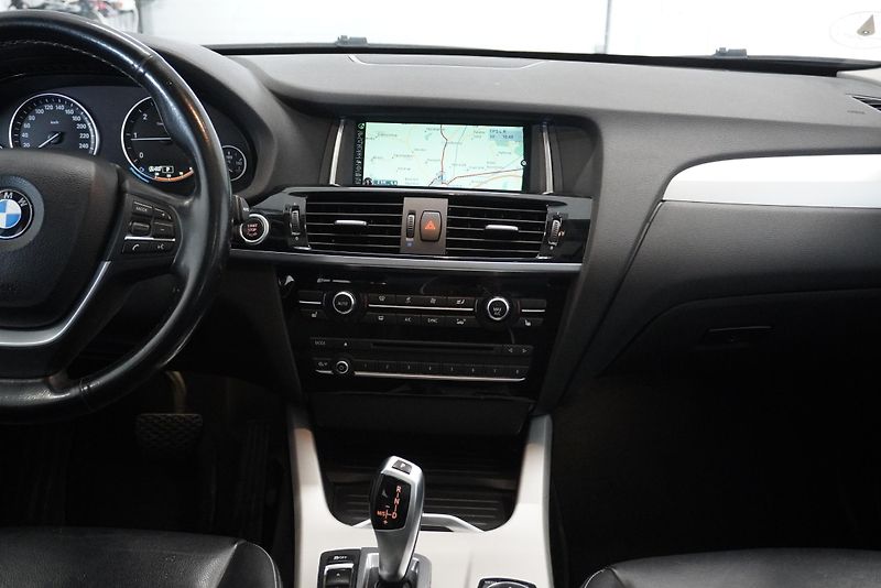 BMW X3 2.0d 110 kW SDRIVE AUTOMAT - fotka 23 z 29