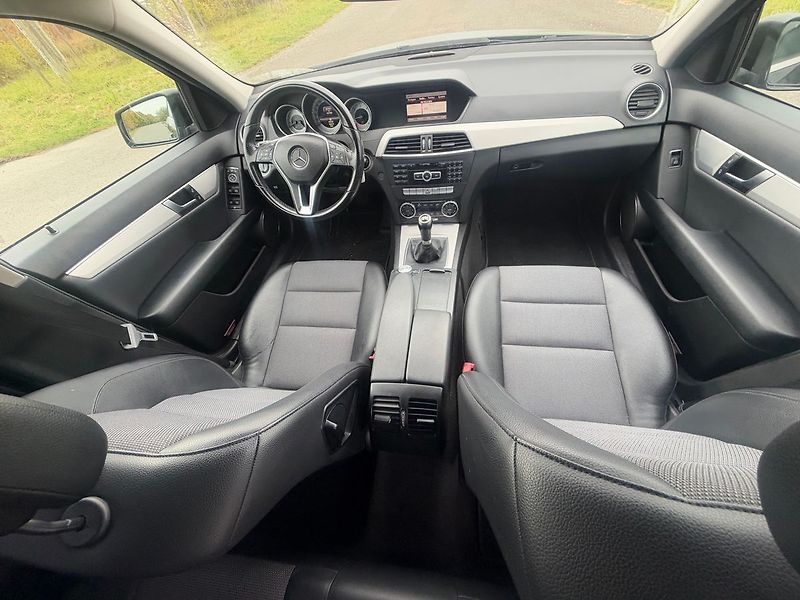 Mercedes-Benz Třídy C Kombi 125 kW diesel  142000 KM - fotka 11 z 18
