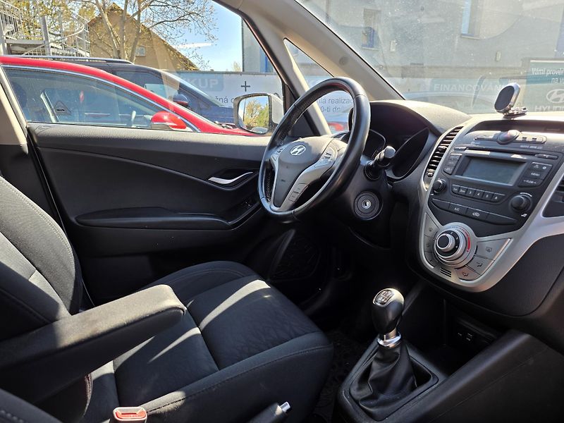 Hyundai ix20 1.6-1.MAJITEL-92KW-FACELIFT - fotka 14 z 14