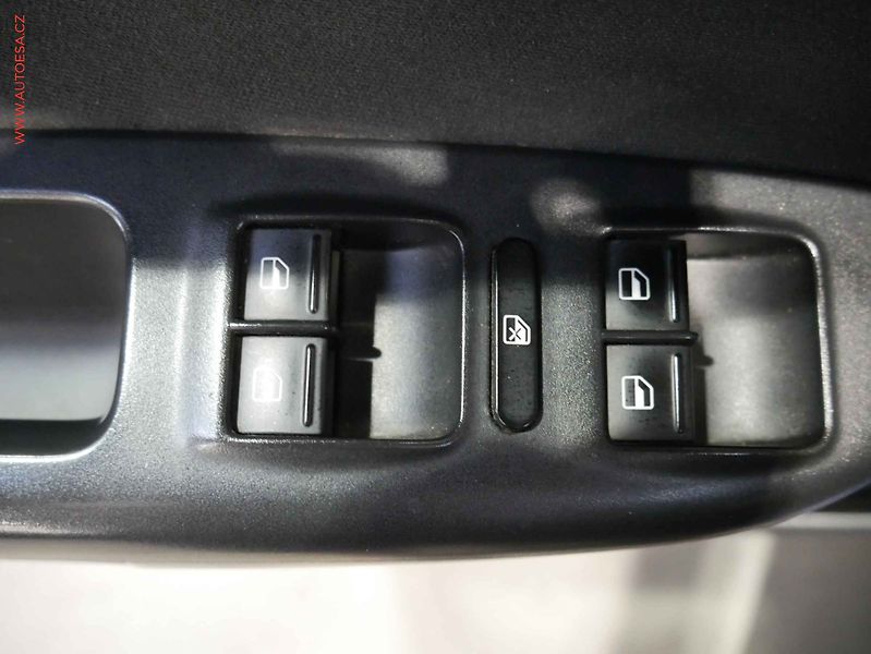 Škoda Octavia (2010) 2.0 TDi, Elegance, xenon - fotka 15 z 16