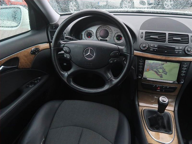 Mercedes-Benz Třídy E (2008) E 200 CDI, Navi, Xenony - fotka 7 z 14