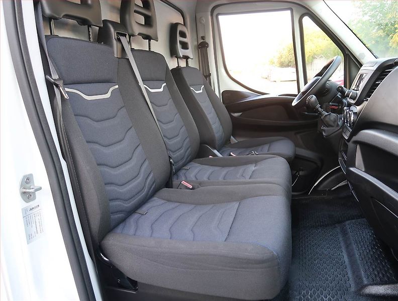 Iveco Daily (2022) 2.3 HPT, Skříň, 19m3 - fotka 9 z 17