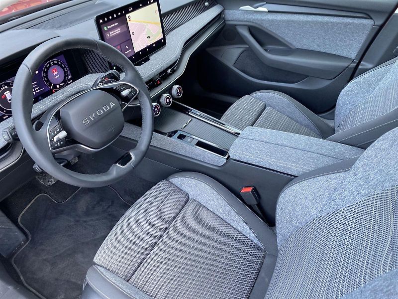 Škoda Superb (2025) Combi 1.5 TSI DSG Selection - fotka 8 z 38