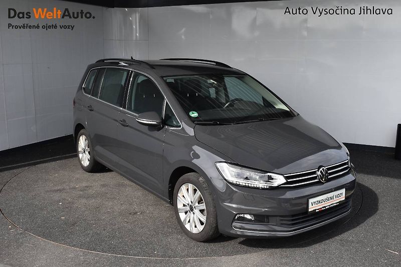 Volkswagen Touran (2023) 1.5TSI 110kW 7 míst, LED - fotka 9 z 25
