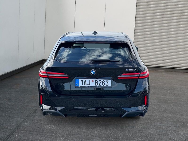 BMW Řada 5 (2025) TOURING 520d 145kW CZ DPH - fotka 5 z 11