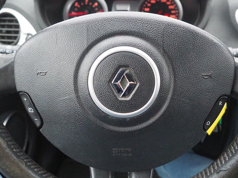 Renault Clio (2008) 1.5 dCi 63 kW - fotka 21 z 30