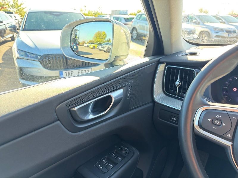 Volvo XC60 (2023) CORE B4 D 145kW 4x4 AWD CZ DPH - fotka 11 z 11