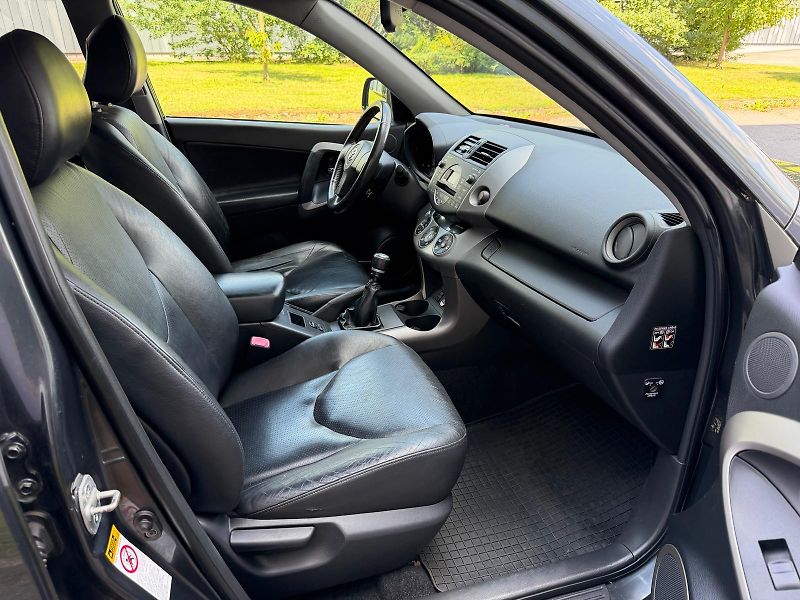 Toyota RAV4 2,2 D4-D 4WD / 130 kW /  - fotka 18 z 27