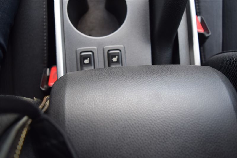 Mazda CX-7 2,2 CD 127KW VÝHŘEV KLIMA ALU - fotka 37 z 45