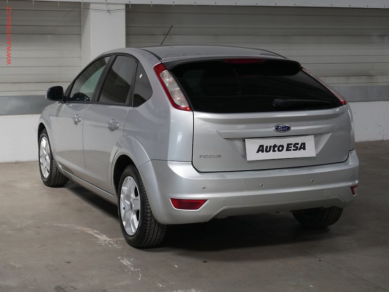 Ford Focus (2009) 1.6i, AC, park.čidla - fotka 4 z 17