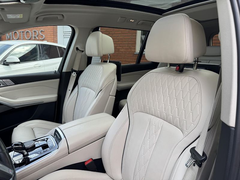 BMW X7 40xD-R22-SKY-LCD-NOČNÍ V-ČR - fotka 11 z 44