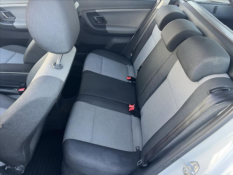 Škoda Fabia 1,6 TDi, Klima - fotka 17 z 17
