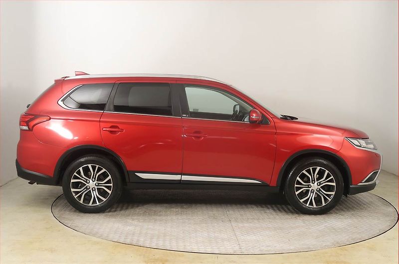 Mitsubishi Outlander (2018) Intense 2.0, 4X4, Automat - fotka 6 z 25