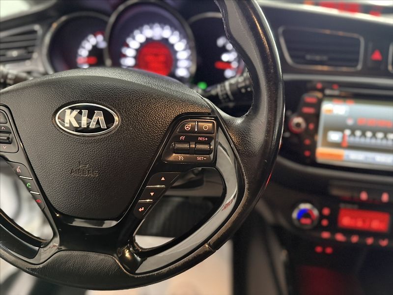Kia Ceed 1,6   CRDI 94KW NAVI KAMERA ČR - fotka 10 z 44