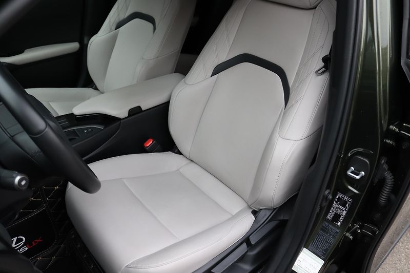 Lexus UX 250h F-SPORT DESIGN 2.0 135kW - fotka 23 z 50