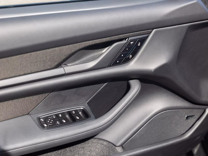 Porsche Taycan GTS Sport Turismo PASM HuD 360 - fotka 17 z 20