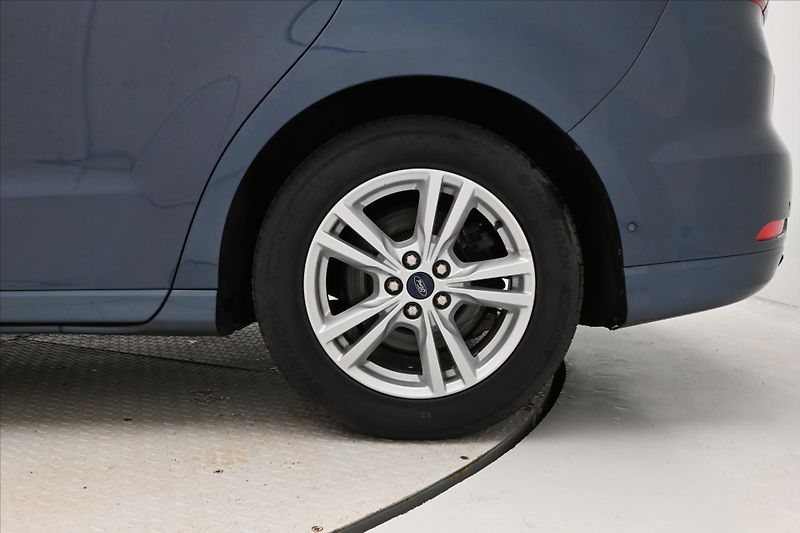 Ford S-MAX 2,0 EcoBLUE 140 kW AT8 7MÍST Z - fotka 32 z 32