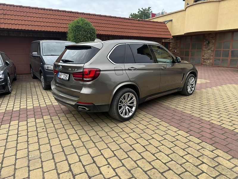 BMW X5 x DRIVE 30D - fotka 5 z 28