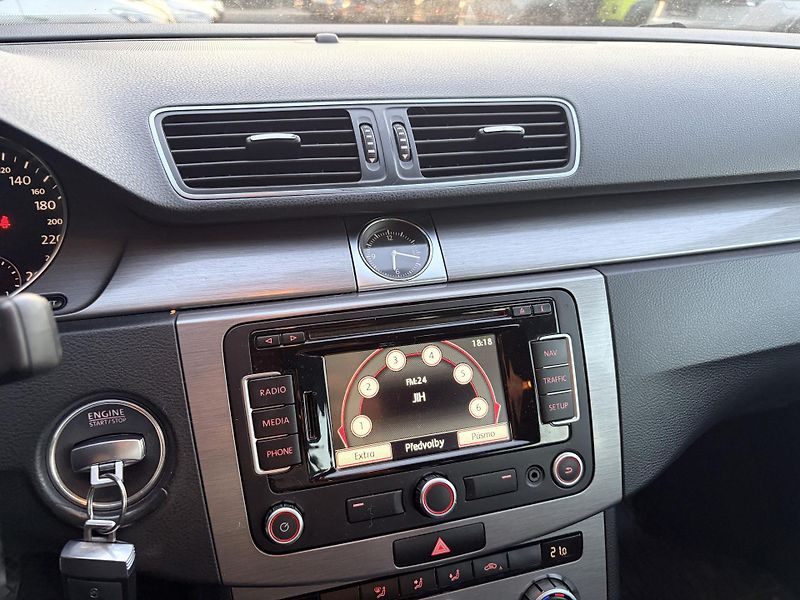 Volkswagen Passat 1.6TDI 77KW - fotka 16 z 36