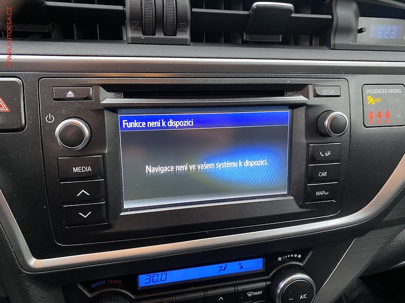 Toyota Auris (2014) 1.6, +kola - fotka 16 z 18