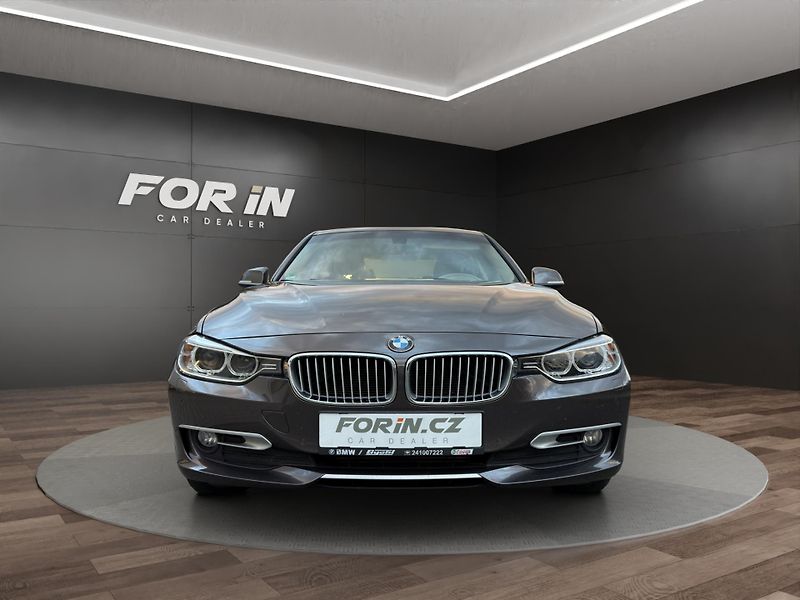 BMW Řada 3 (2013) 135KW 320D X-DRIVE - fotka 2 z 27