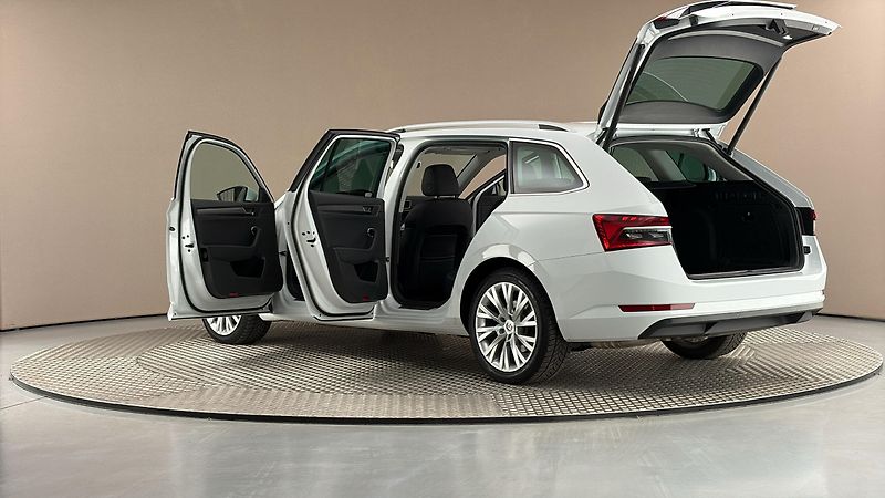 Škoda Superb 2.0 TDI DSG 4x4 Style Combi - fotka 7 z 30