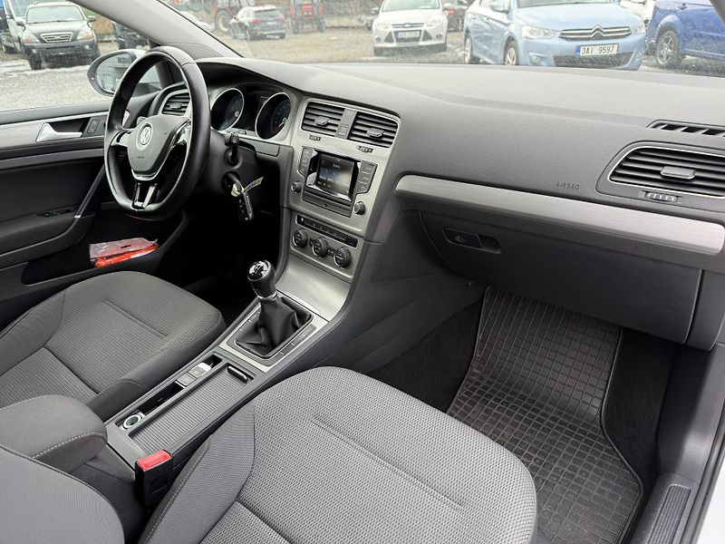 Volkswagen Golf 1.2TSi 77kW ČR - fotka 10 z 17